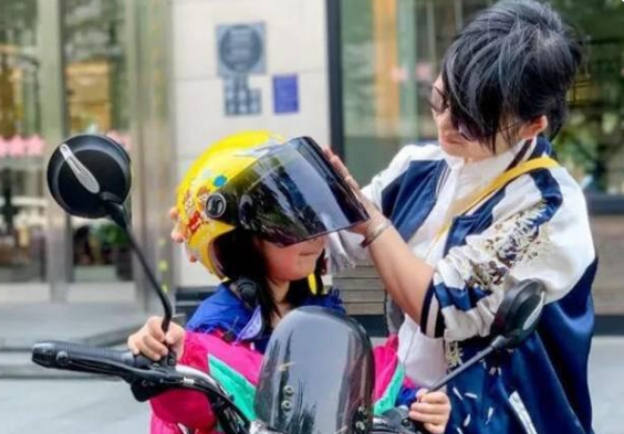 家长骑电动自行车送孩子上学孩子需要戴头盔吗-支付宝蚂蚁庄园2022年3月16日正确答案一览